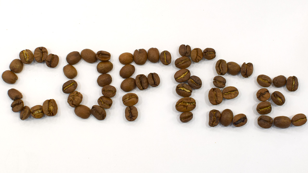 Kahvipavuissa löytyy luonnollisena ainesosana kofeiinia